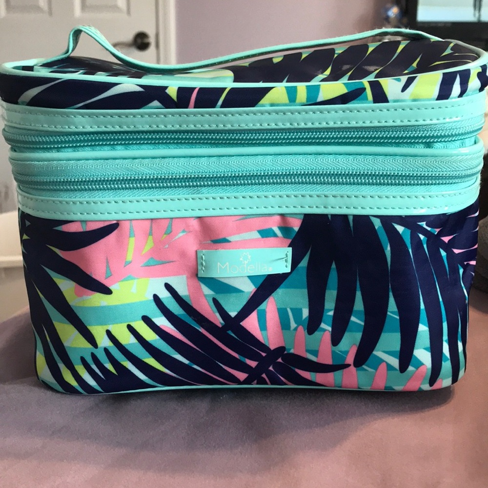 Cosmetic travel bag